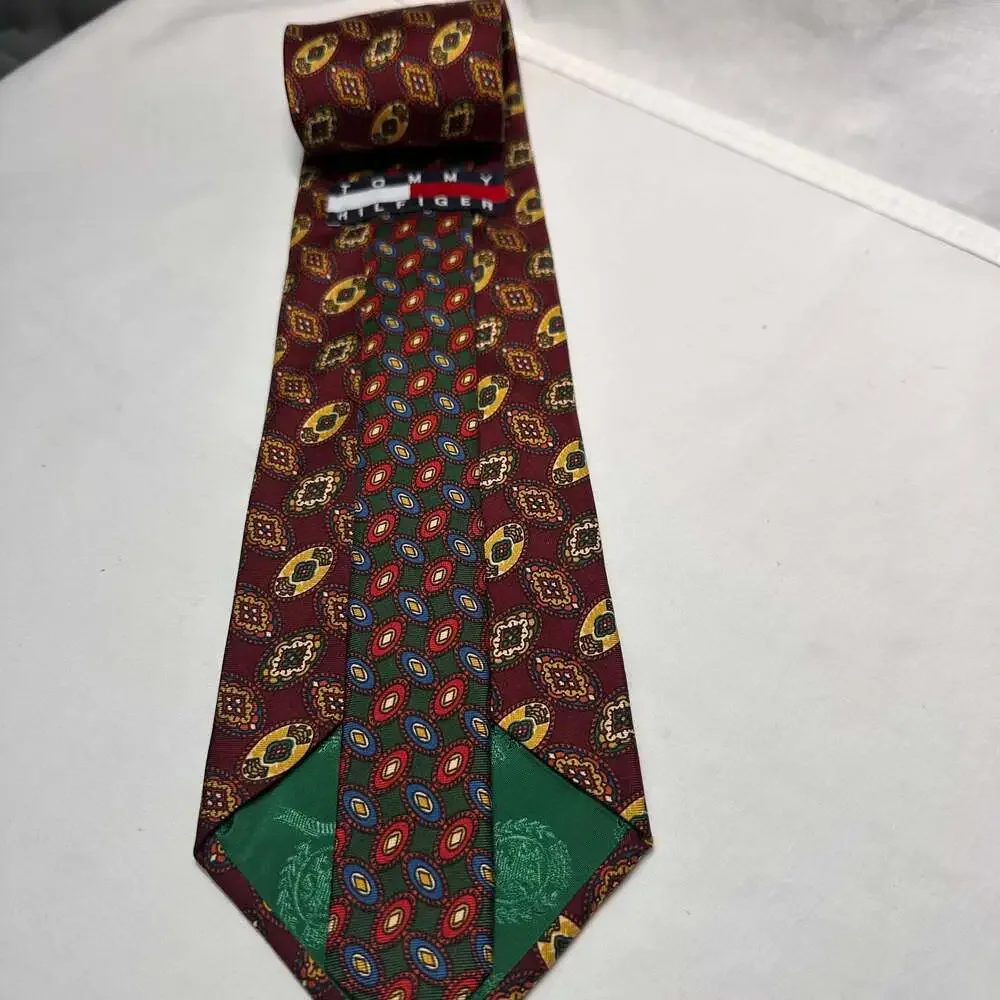 Vtg Tommy Hilfiger Crest Lion 100% Italian Silk Tie Necktie Made in USA Burgandy